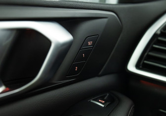 Подержанный автомобиль BMW X5 2019 года (16 фото)