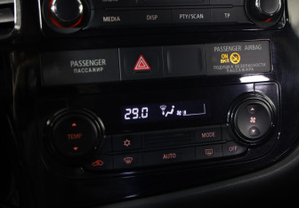 Подержанный автомобиль Mitsubishi Outlander 2018 года (14 фото)