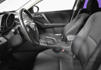 Подержанный автомобиль Mazda 3 Sedan 2011 года (10 фото)