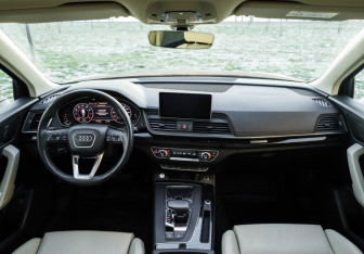 Подержанный автомобиль Audi Q5 2019 года (11 фото)