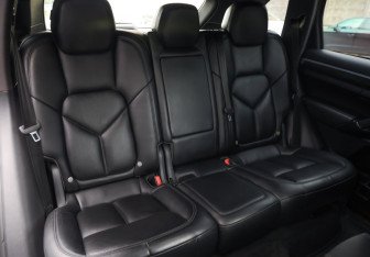 Подержанный автомобиль Porsche Cayenne 2017 года (31 фото)