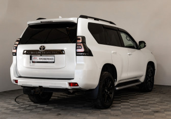 Подержанный автомобиль Toyota Land Cruiser Prado 2021 года (5 фото)