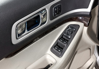 Подержанный автомобиль Ford Explorer 2014 года (10 фото)
