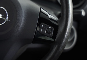 Подержанный автомобиль Opel Corsa 2013 года (11 фото)