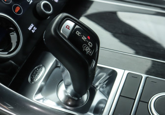 Подержанный автомобиль Land Rover Range Rover Sport 2018 года (16 фото)