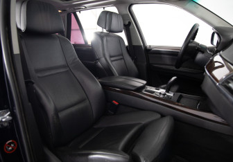 Подержанный автомобиль BMW X5 2008 года (11 фото)