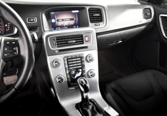 Подержанный автомобиль Volvo V60 Cross Country 2018 года (17 фото)