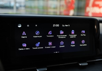 Подержанный автомобиль Kia Carnival 2021 года (15 фото)