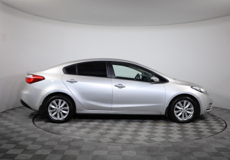 Подержанный автомобиль Kia Cerato Sedan 2013 года (4 фото)
