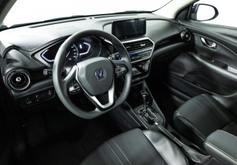 Подержанный автомобиль Changan Alsvin 2023 года (11 фото)