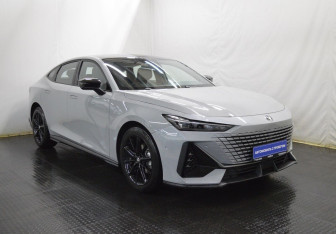 Подержанный автомобиль Changan UNI-V 2023 года (3 фото)