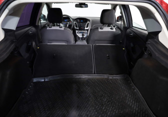 Подержанный автомобиль Ford Focus Hatchback 2013 года (16 фото)