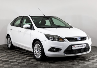 Подержанный автомобиль Ford Focus Hatchback 2011 года (3 фото)
