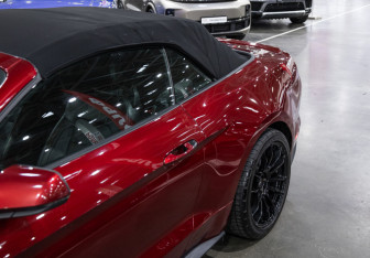 Подержанный автомобиль Ford Mustang Convertible 2019 года (8 фото)
