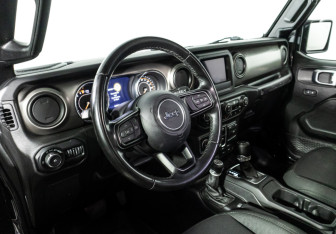 Подержанный автомобиль Jeep Wrangler 2020 года (11 фото)