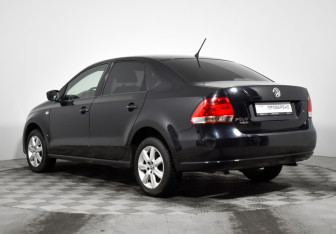 Подержанный автомобиль Volkswagen Polo Sedan 2013 года (7 фото)