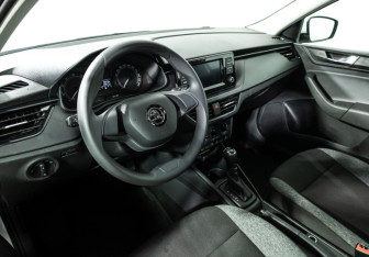 Подержанный автомобиль Skoda Rapid Liftback 2021 года (11 фото)