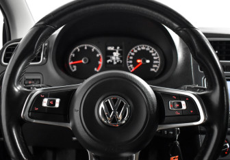Подержанный автомобиль Volkswagen Polo Sedan 2020 года (17 фото)