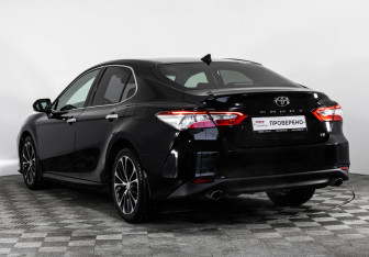 Подержанный автомобиль Toyota Camry Sedan 2019 года (9 фото)