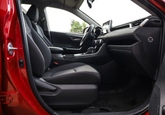 Подержанный автомобиль Toyota RAV4 2021 года (25 фото)