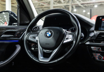 Подержанный автомобиль BMW X3 2018 года (13 фото)
