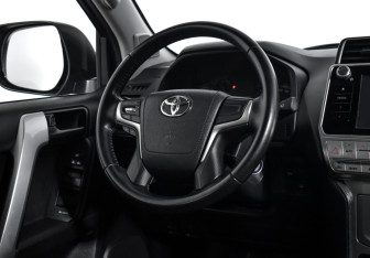 Подержанный автомобиль Toyota Land Cruiser Prado 2019 года (16 фото)