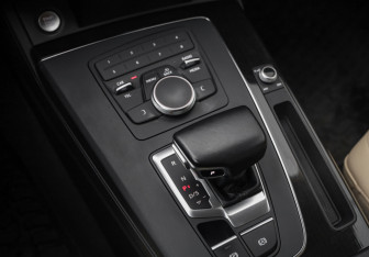 Подержанный автомобиль Audi Q5 2018 года (18 фото)