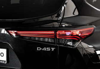 Подержанный автомобиль Toyota Highlander 2025 года (13 фото)