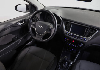 Подержанный автомобиль Hyundai Solaris Sedan 2017 года (8 фото)