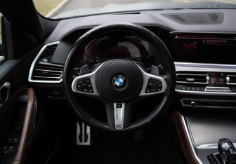 Подержанный автомобиль BMW X6 2022 года (9 фото)