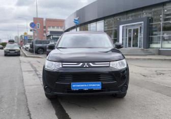 Подержанный автомобиль Mitsubishi Outlander 2013 года (2 фото)