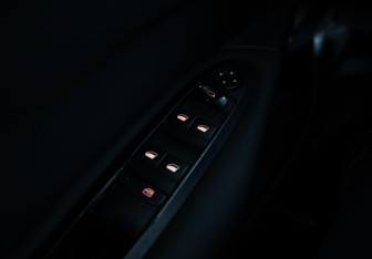 Подержанный автомобиль Citroen C4 Hatchback 2012 года (23 фото)