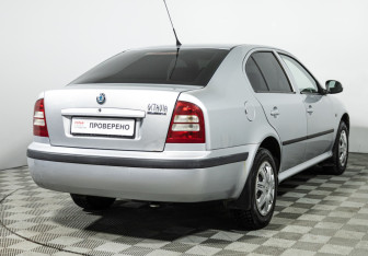 Подержанный автомобиль Skoda Octavia Liftback 2010 года (5 фото)