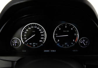 Подержанный автомобиль BMW X5 2017 года (14 фото)