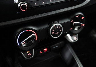 Подержанный автомобиль Kia Rio Sedan 2020 года (16 фото)