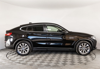 Подержанный автомобиль BMW X4 2019 года (4 фото)
