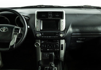 Подержанный автомобиль Toyota Land Cruiser Prado 2010 года (14 фото)