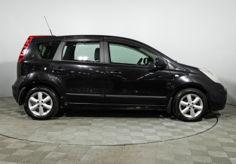 Подержанный автомобиль Nissan Note 2008 года (4 фото)
