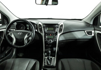 Подержанный автомобиль Hyundai i30 Hatchback 2015 года (13 фото)
