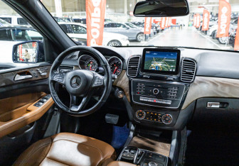 Подержанный автомобиль Mercedes-Benz GLE 2016 года (13 фото)