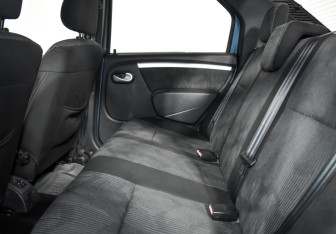 Подержанный автомобиль Renault Logan Sedan 2010 года (11 фото)