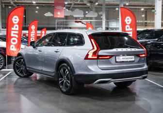 Подержанный автомобиль Volvo V90 Cross Country 2017 года (12 фото)