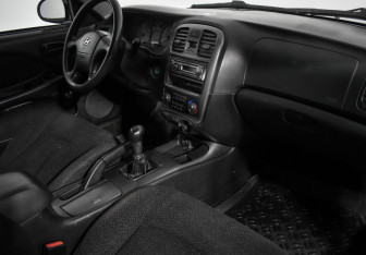 Подержанный автомобиль Hyundai Sonata 2008 года (13 фото)