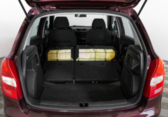 Подержанный автомобиль Skoda Fabia Hatchback 2009 года (18 фото)