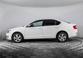 Подержанный автомобиль Skoda Octavia Liftback 2013 года (8 фото)