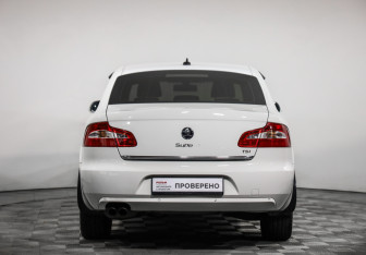 Подержанный автомобиль Skoda Superb Liftback 2012 года (6 фото)