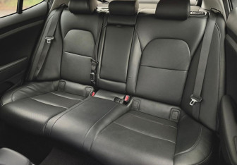 Подержанный автомобиль Kia Stinger 2018 года (11 фото)