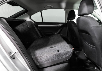 Подержанный автомобиль Skoda Octavia Liftback 2014 года (17 фото)