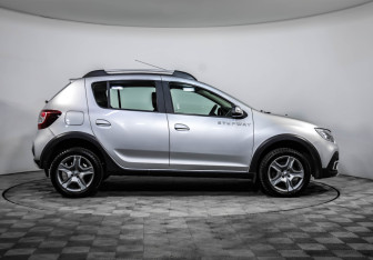 Подержанный автомобиль Renault Sandero 2020 года (4 фото)