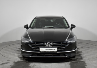 Подержанный автомобиль Hyundai Sonata 2021 года (2 фото)